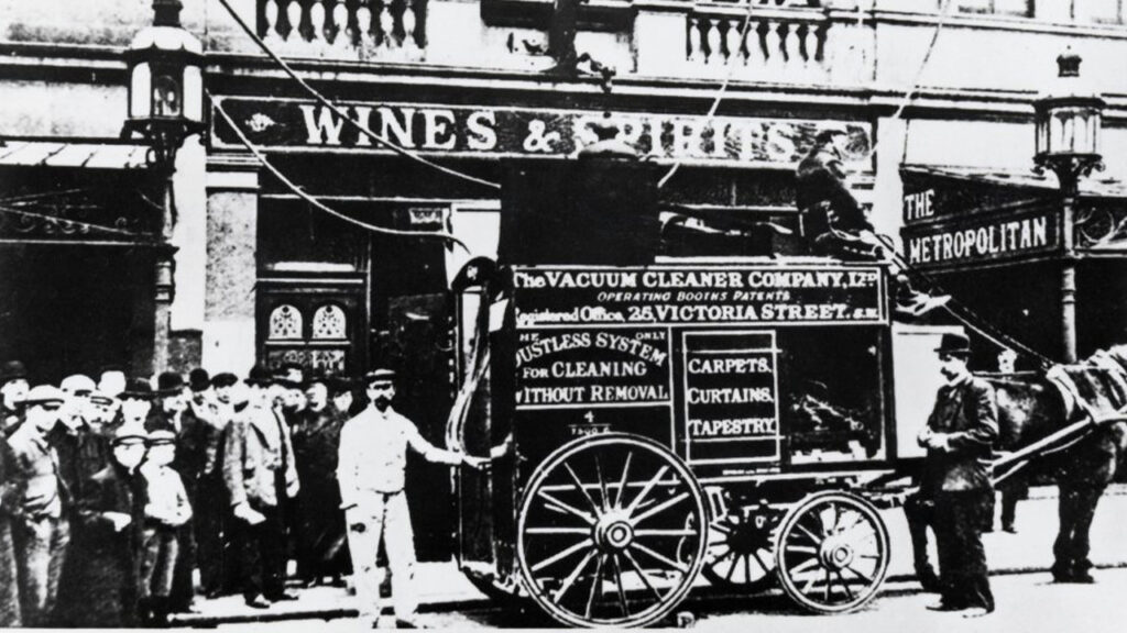 La primera aspiradora era tan grande que necesitaba caballos